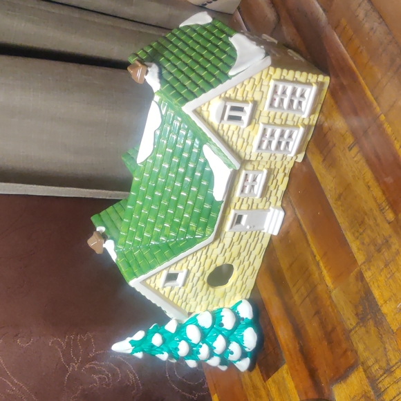 Department 56 Nantucket Renovation 1993 - Picture 3 of 6